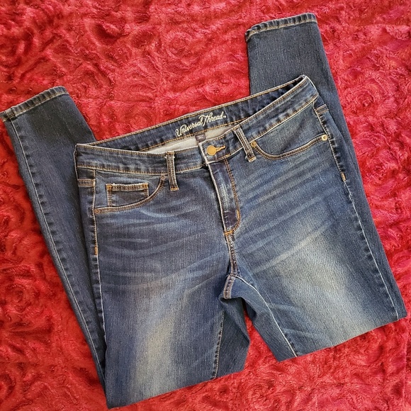 Universal Thread Denim - UNIVERSAL THREADS MEDIUM WASH SKINNY JEANS!